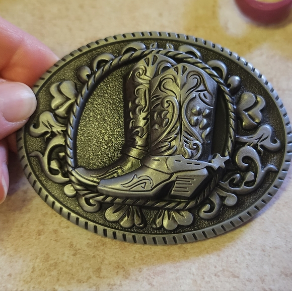 New western cowboy cowgirl boots approximately 3.5" wide.  Fits a 1.5" belt - Picture 1 of 3
